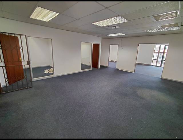 340M² OFFICE TO LET IN BRYANSTON